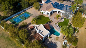 Entertainers Paradise ArcadeGolf SimuPickleballTheaterGymSwim-up Bar